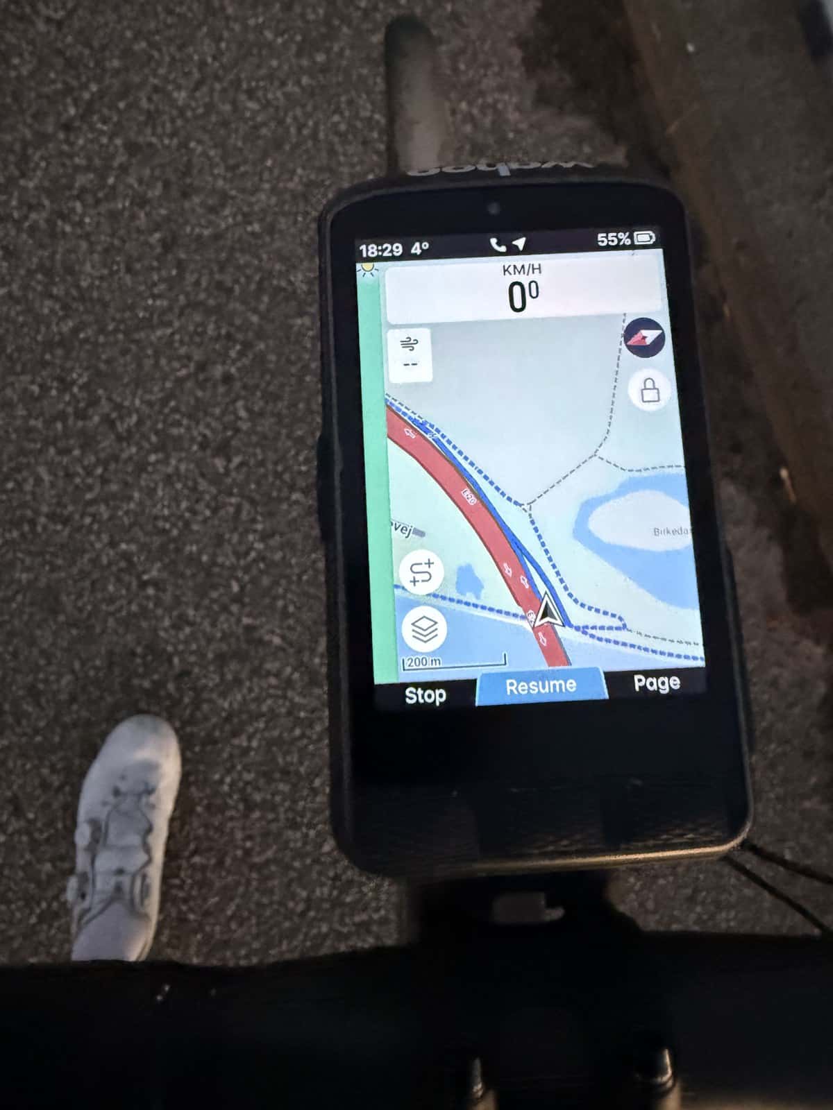 Wahoo ELEMNT ACE med kort og grøn radarstribe fra Magene L508